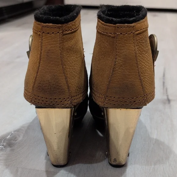 Sorel Women's Black and Tan Heeled Boots - Picture 4 of 10